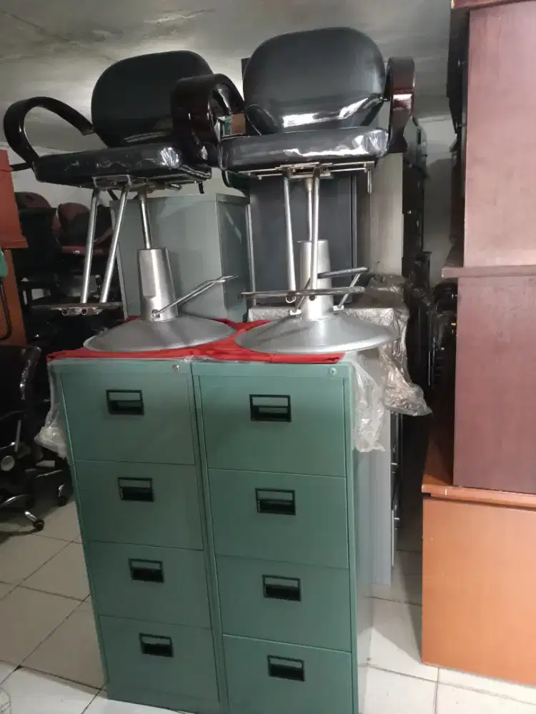 Filling kabinet/ lemari besi 4 laci