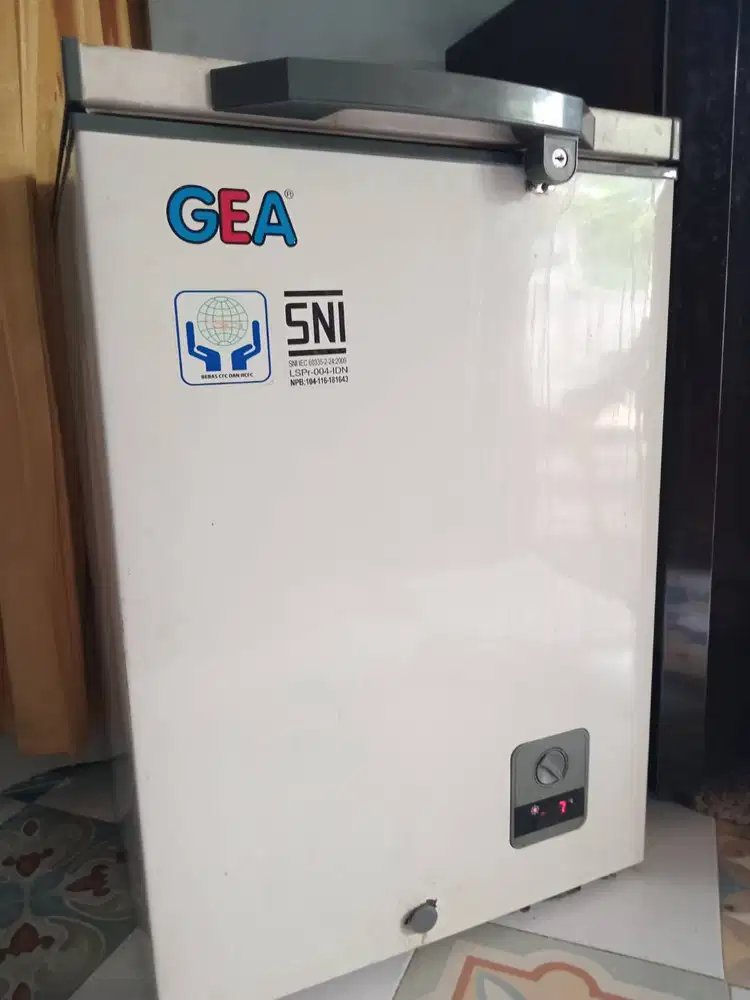 75% mulus Jual BU Frezer Gea 100L