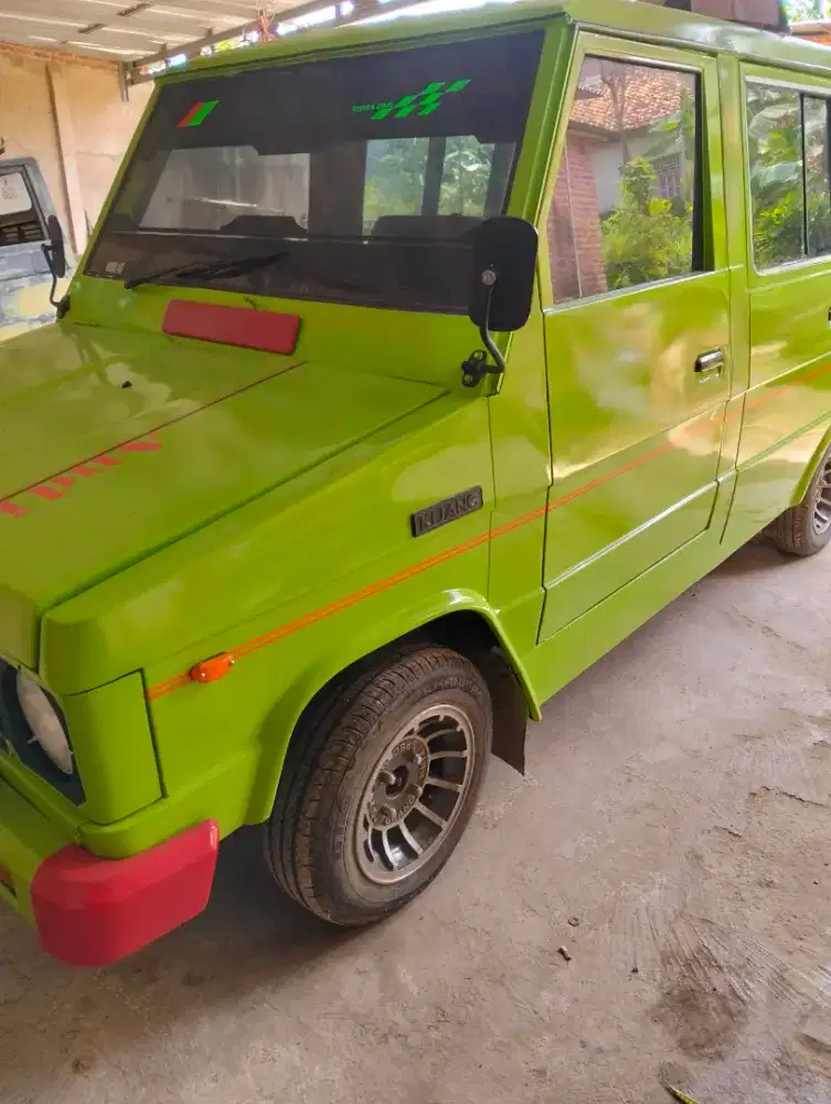 Kijang kotak minibus