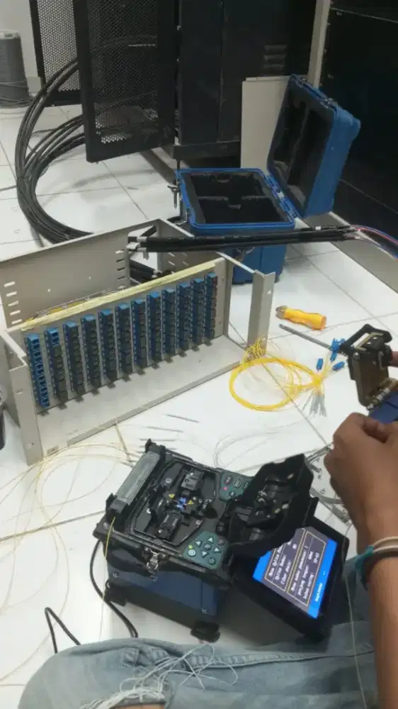 JASA SPLACING, TERMINASI, PENARIKAN KABEL FIBER OPTIK