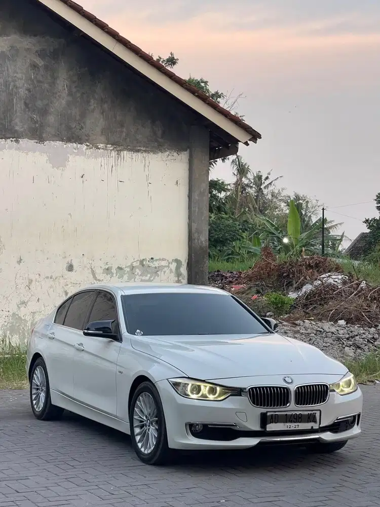 BMW F30 320i Luxury
