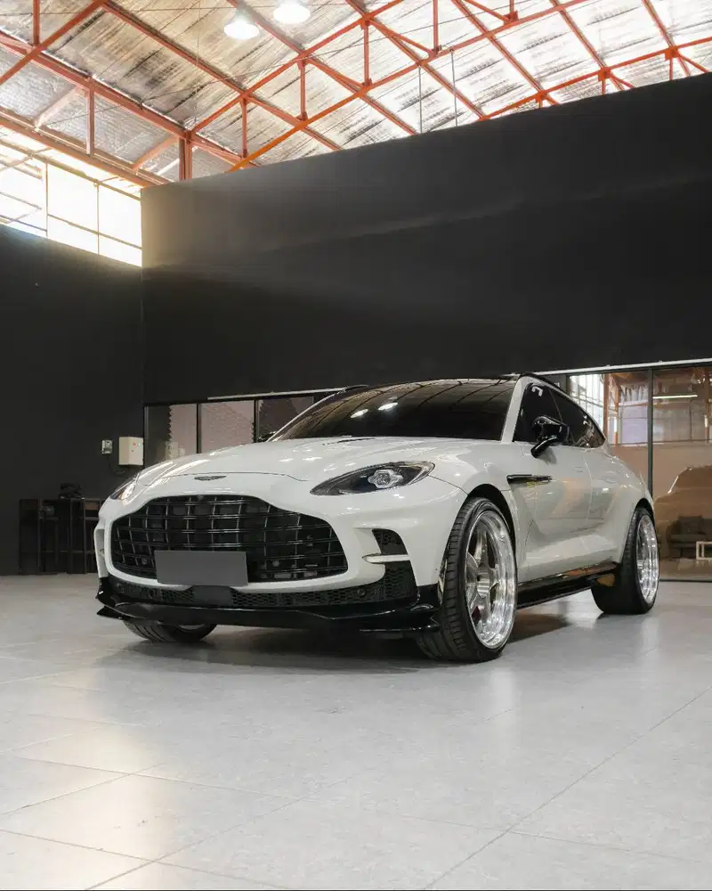 Aston Martin DBX 707 4.0 V8 Apex Grey 2023