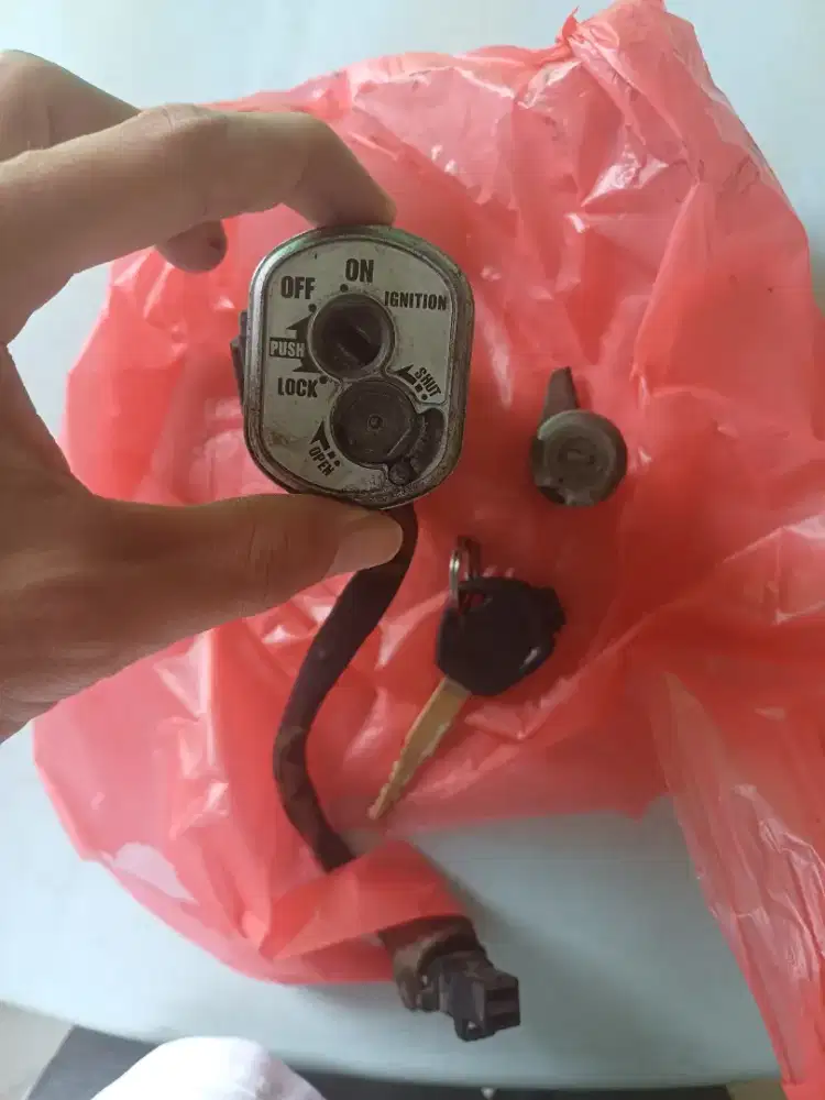 Kunci kontak&jok Ori copotan BEAT