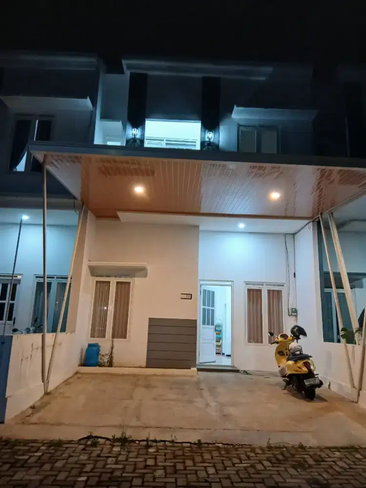 Dikontrakkan rumah 2 lantai pakis malang 5 mnt bandara 5 menit tol