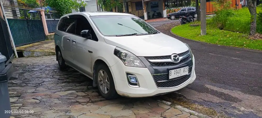 Mazda 8 2.3 tahun  2012