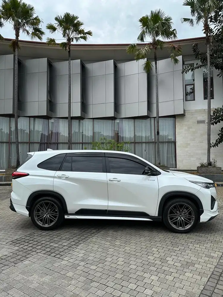 Innova Zenix Cross Package V Hybrid Modelista