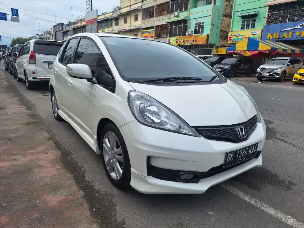 KONDISI ISTIMEWA JAZZ RS AT AUTOMATIC 2011 PUTIH