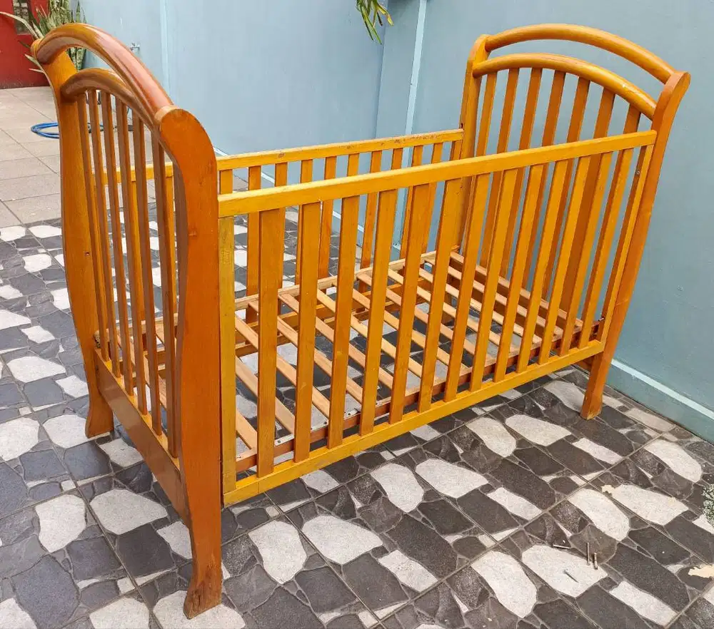 Baby Crib kayu padat
