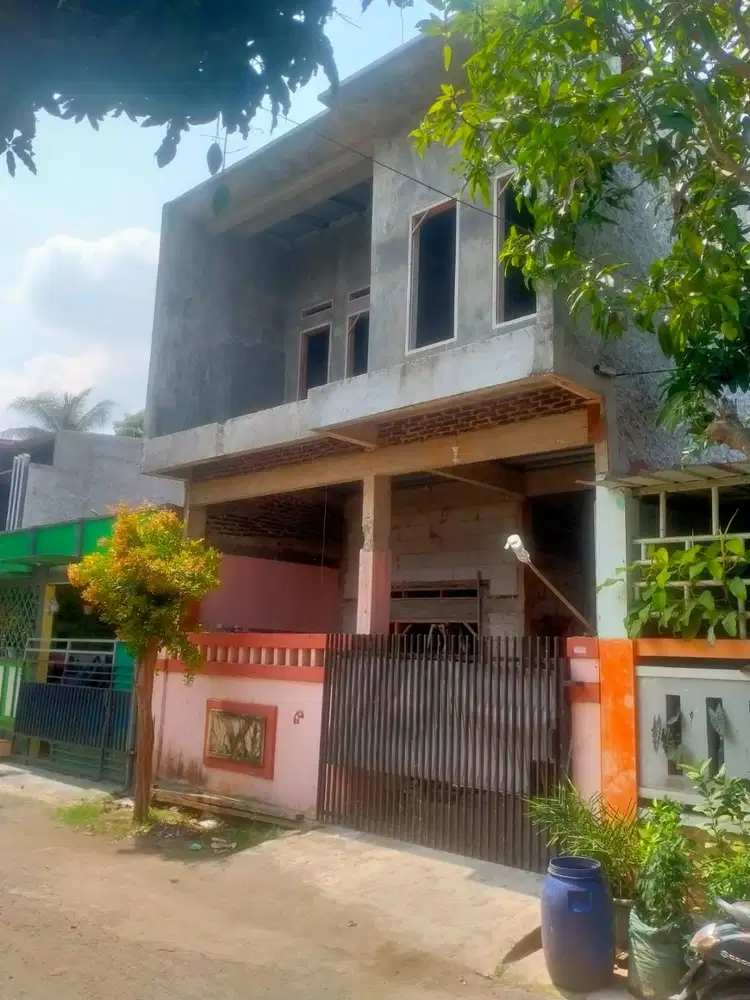 Dijual Cepat Rumah 2 Lantai Proses Renovasi