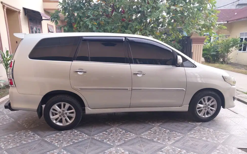 Toyota Kijang Innova V 2012 Bensin