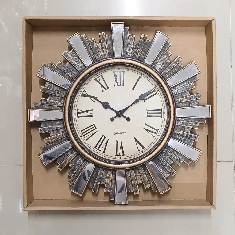 Jam dinding model kaca angka romawi