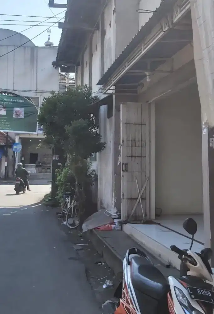 Bangunan komersil disewakan per tahun 15jt, lokasi strategis