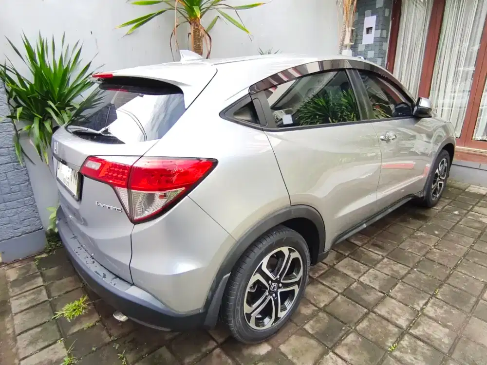 Honda HR-V E-2018 (STNK s/d Maret-2027)