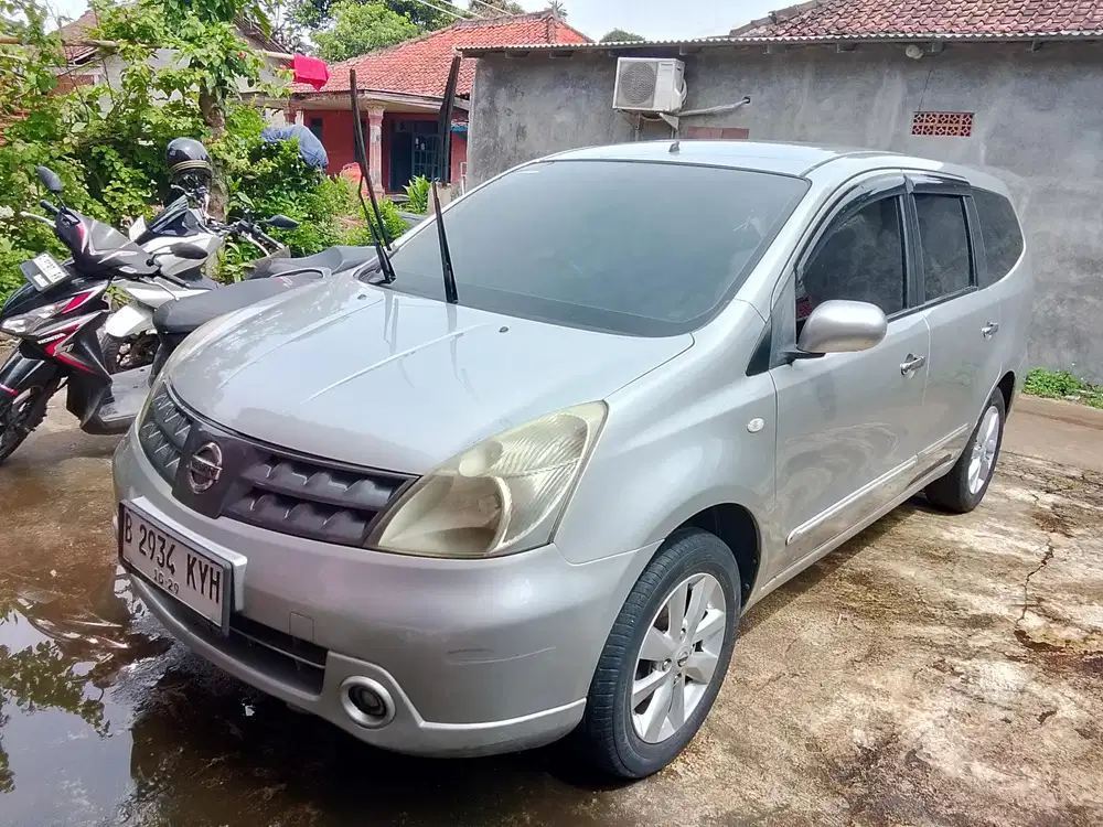 Nissan Grand livina XV 2012 A/T