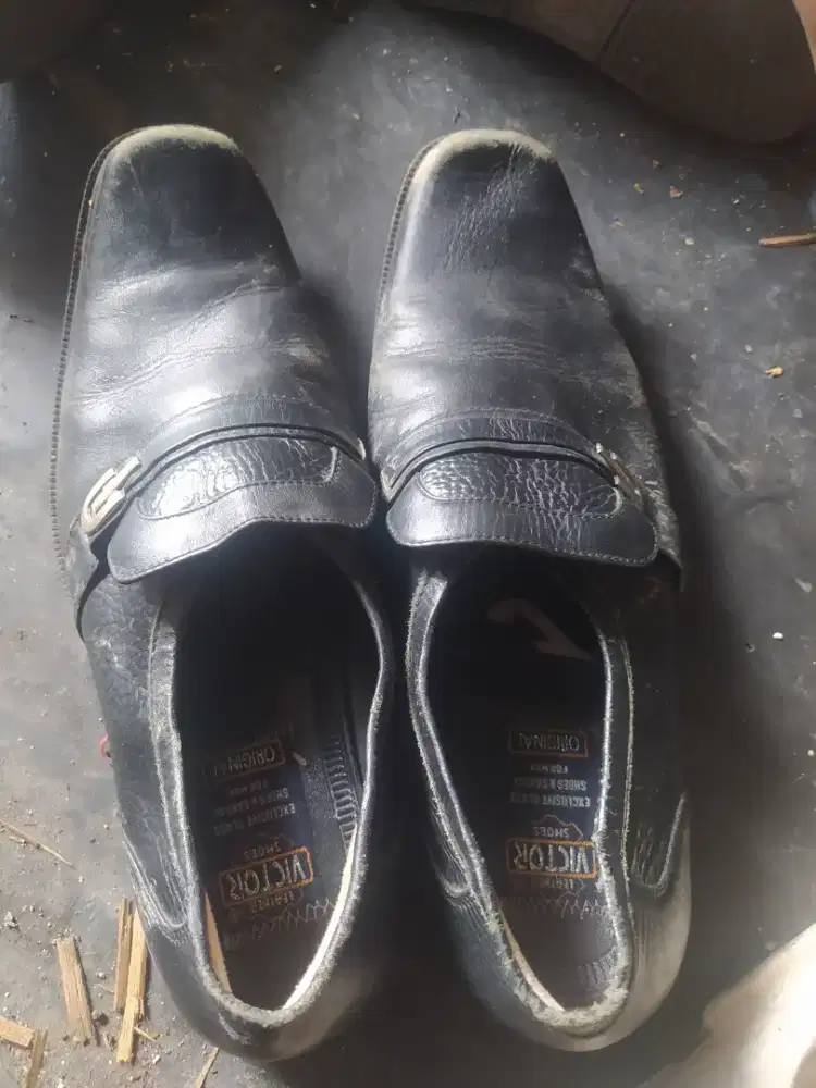 Sepatu merk Victor