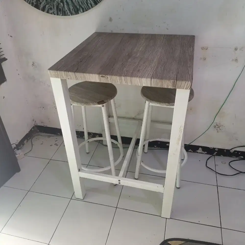 Meja makan merk Informa 2 kursi