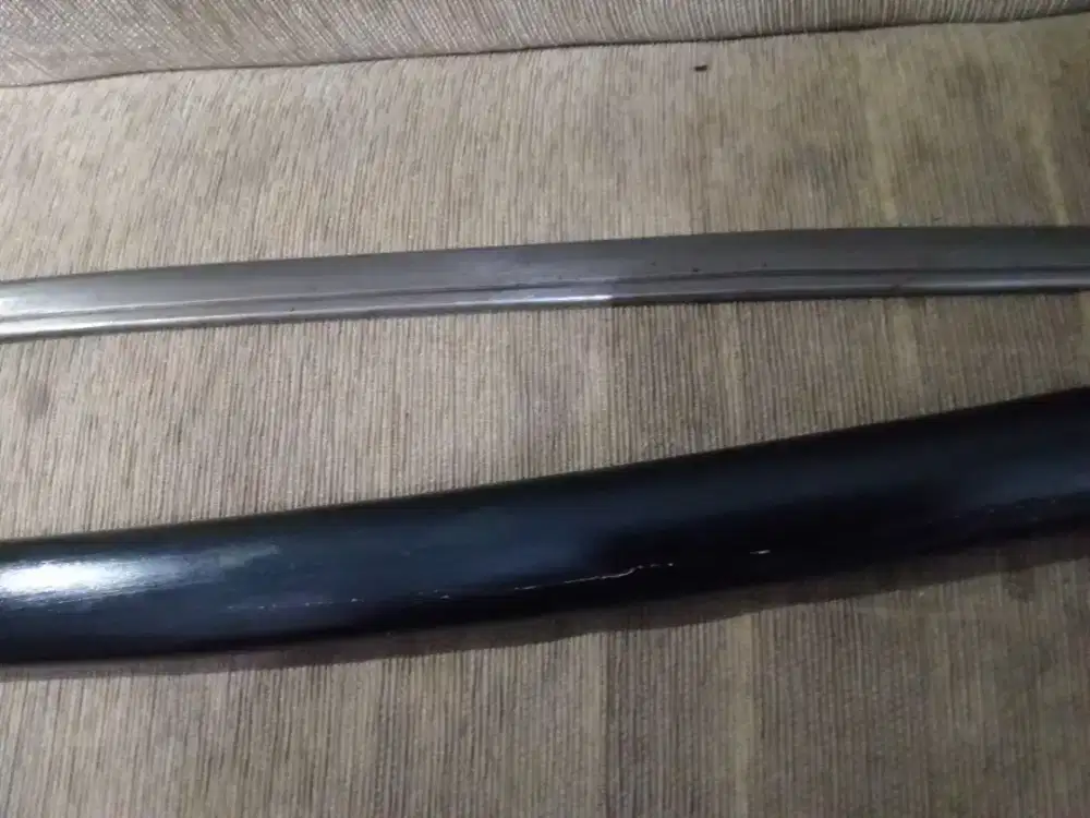 Pedang katana hitam merah bekas