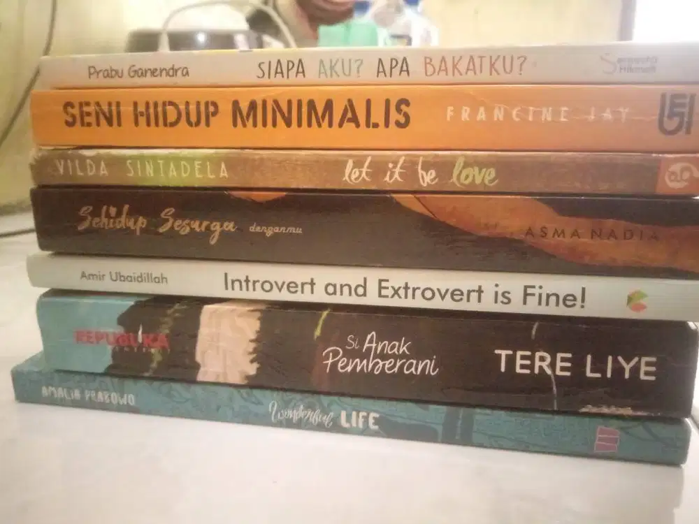 segala macam buku, seperti difoto