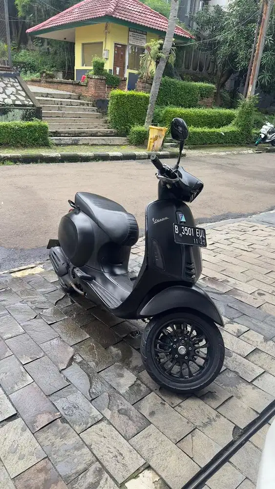 Vesmet Vespa Sprint Notte 2019 Hitam doff