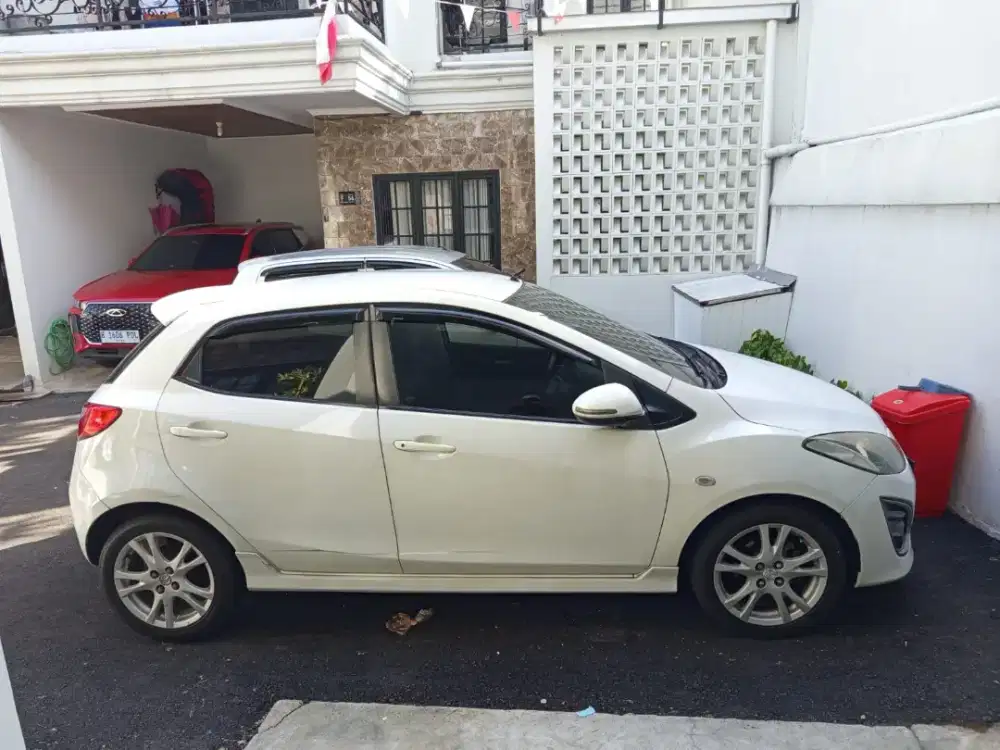 Mazda 2 Non Sky
AT type R tahun 2011