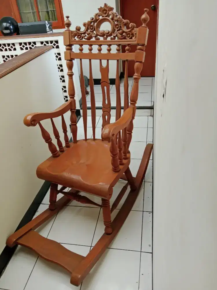 Kursi Goyang Ukir Kayu Classic