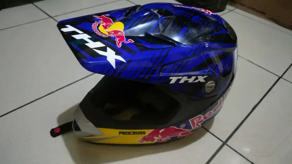 Di jual helm tril