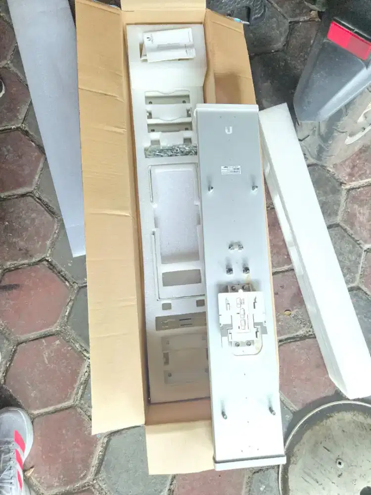 Dijual Antenna Ubiquiti AM-5G19-120 – Kondisi Baru