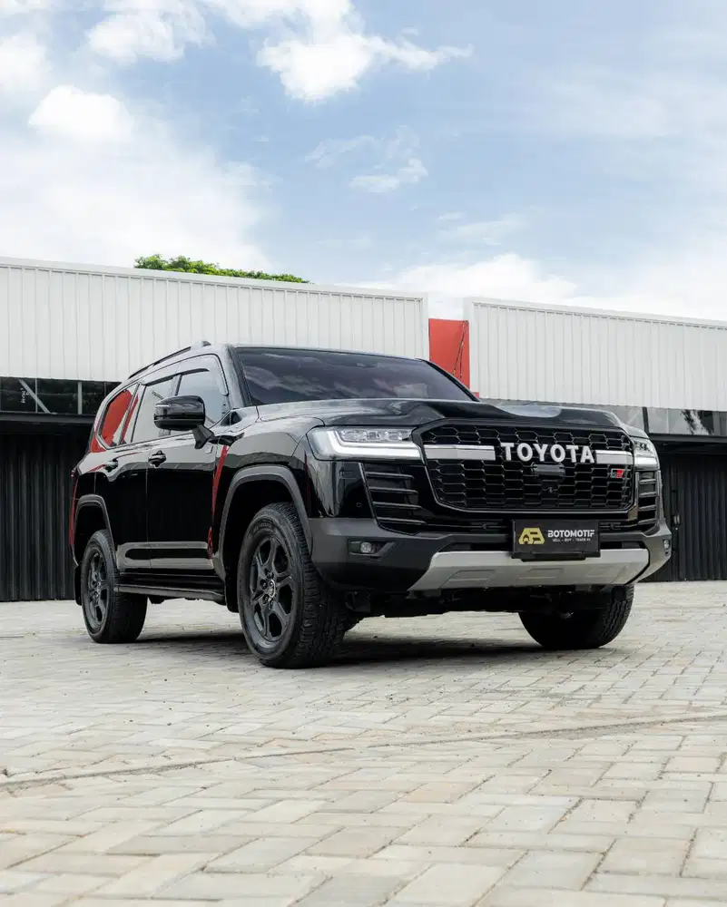 Toyota Land Cruiser 300 GR Sport 4x4 AT 2024