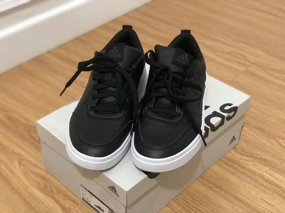 BARU ADIDAS PARK ST (Size 43 ,5)