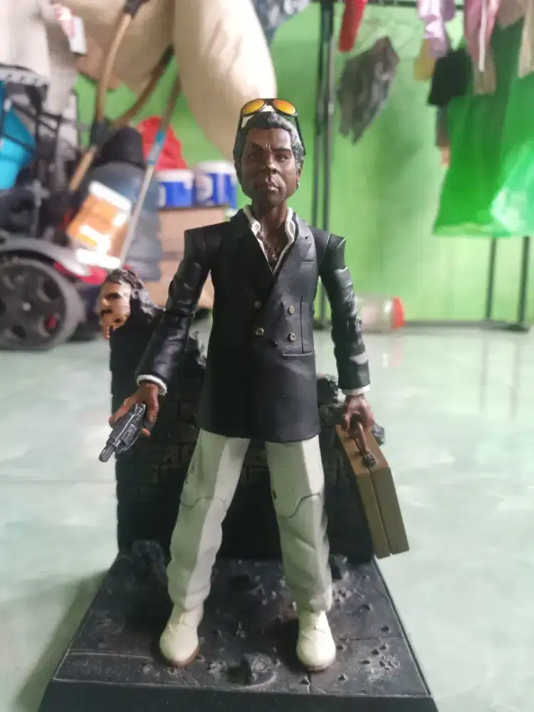 Mezco Detektif Ricardo tubbs