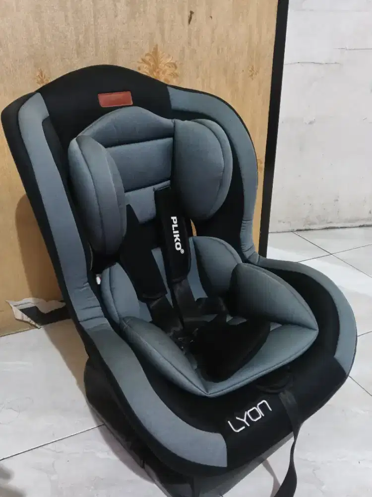 Car seat pliko lyon LIKE NEW