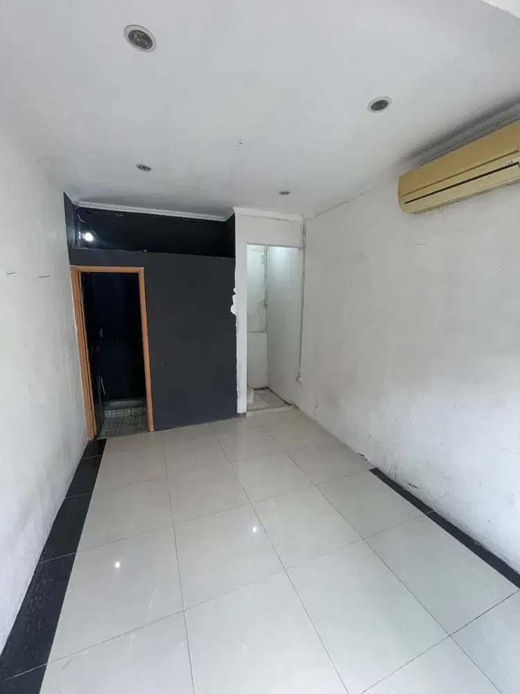 Disewakan/ dikontrakan rumah pinggir jalan