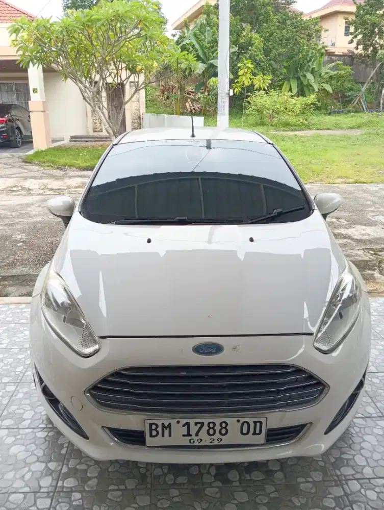 Ford fiesta S AT nik 2013 good condition