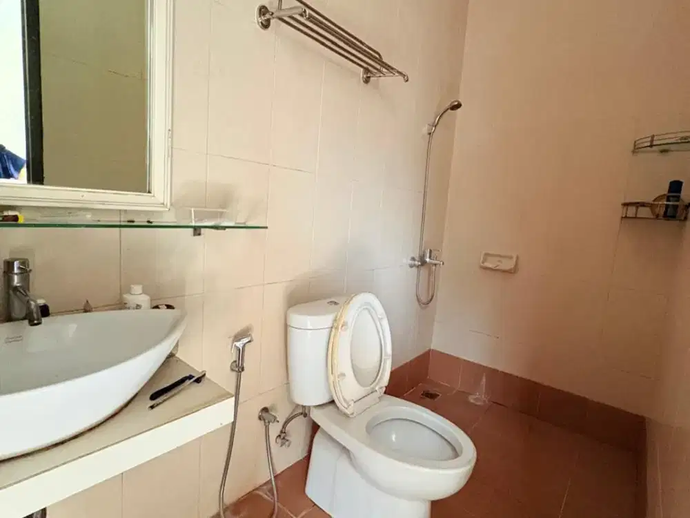 Rumah Bagus dan Nyaman 2 Lantai di Sektor 9 Bintaro (KH)