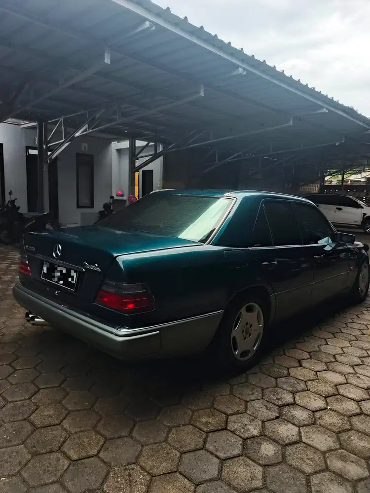 Mercedes-Benz E220 1995 Bensin