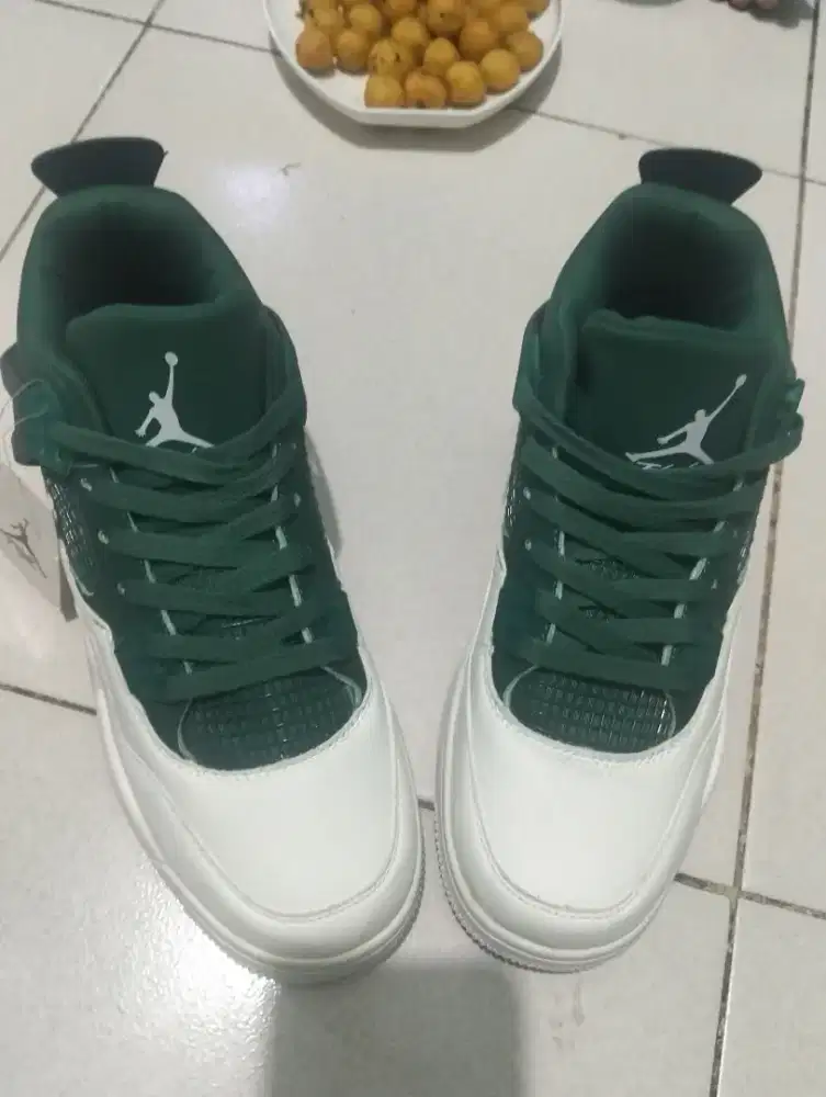 Sepatu Jordan putih hijau size 43
