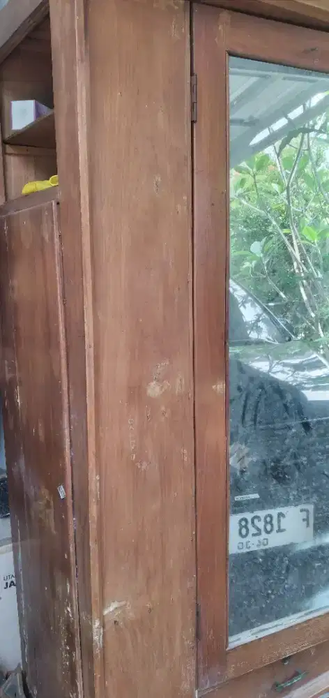 Lmari jati tua set kaca