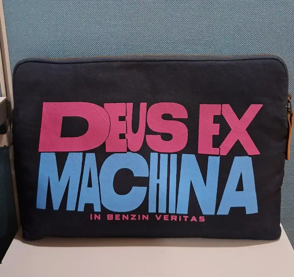 Deus Ex Machina Daphnii Sling Tas Laptop Sleeve 15 inch