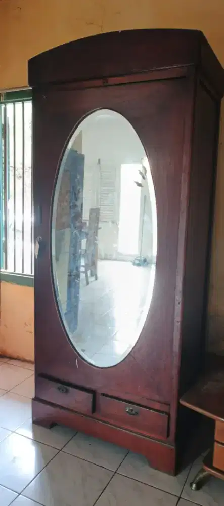Lemari jati tanpa engsel, bagus banget udah usia 100 tahunan
