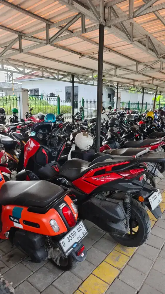 Bracket SHAD untuk XMAX new Connected