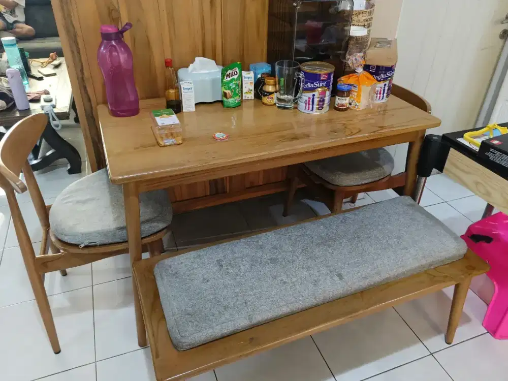 Meja makan jati minimalis