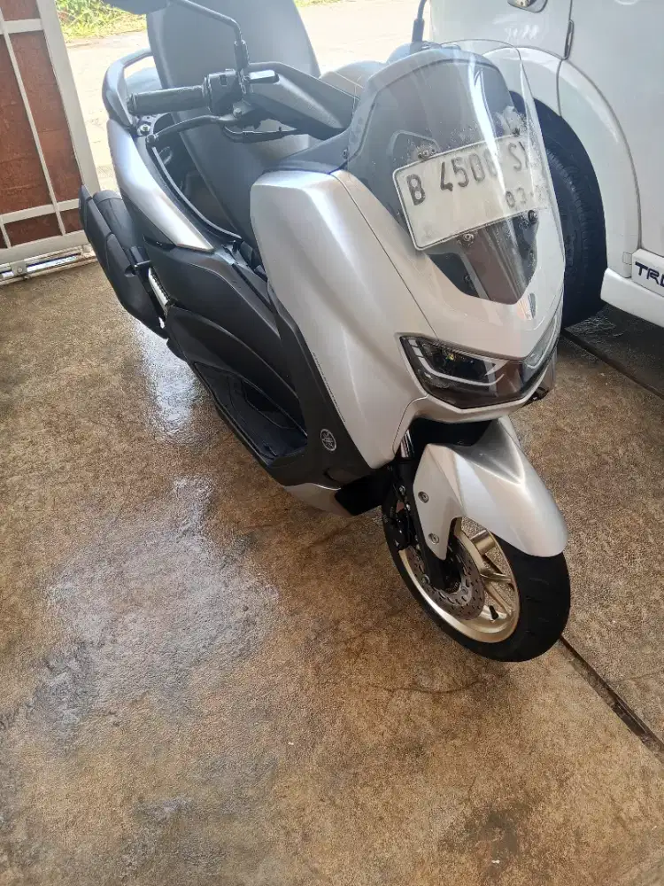 NMAX 155 2024 CONNECTED KEYLESS SILVER MATTE