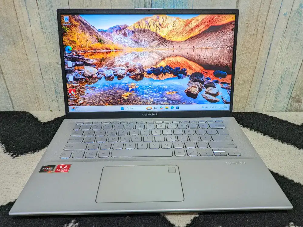 Asus Vibobook X412DA
 AMD Ryzen 3 3200U RAM 8GB SSD 512GB