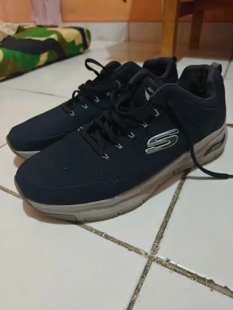 DIJUAL SKECHERS ARCH FIT ORI size 44(28.5cm)