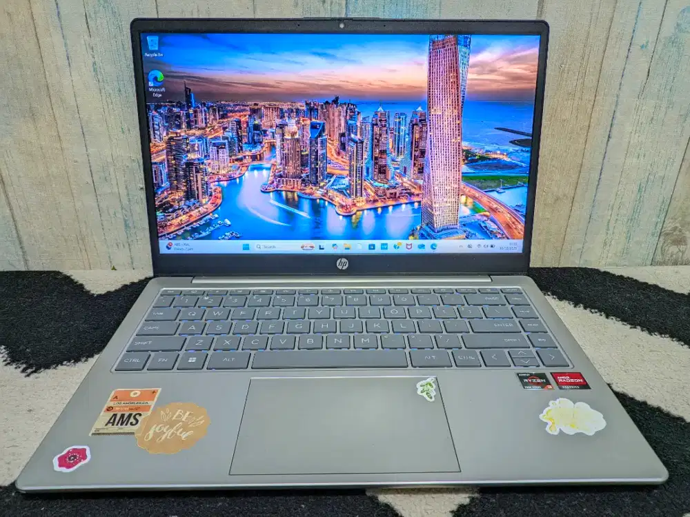 HP 14-em0xxx
 AMD Ryzen 3 7320U
RAM 8GB SSD 512GB