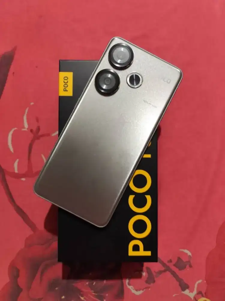 Poco F6 12/512 gb