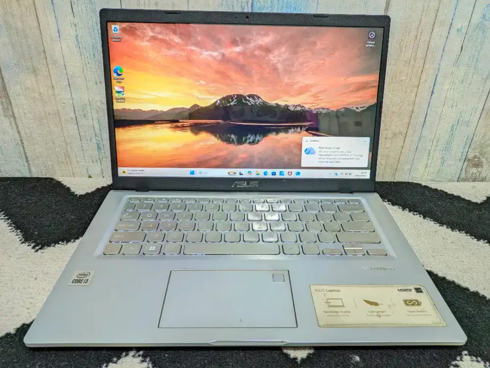 Asus Vibobook X415JA
Intel Core i3 gen 10 RAM 8GB SSD 256GB