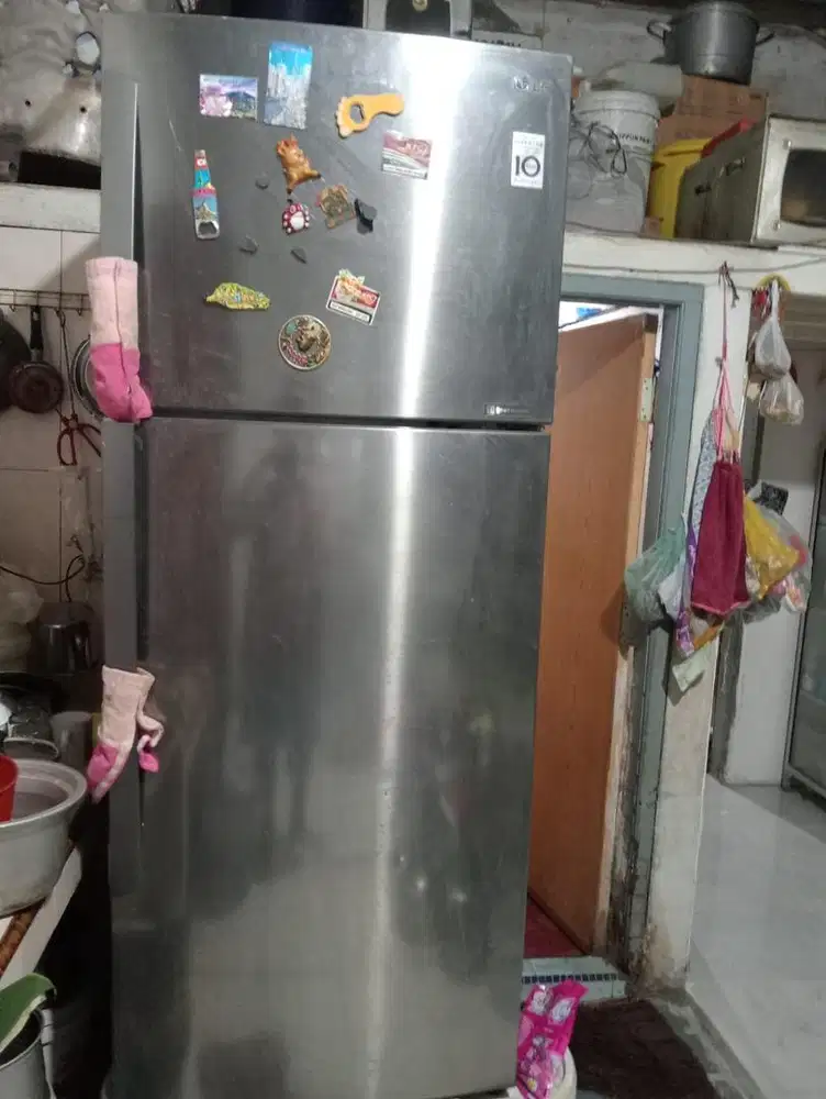 Kulkas merk sharp 2 pintu besar