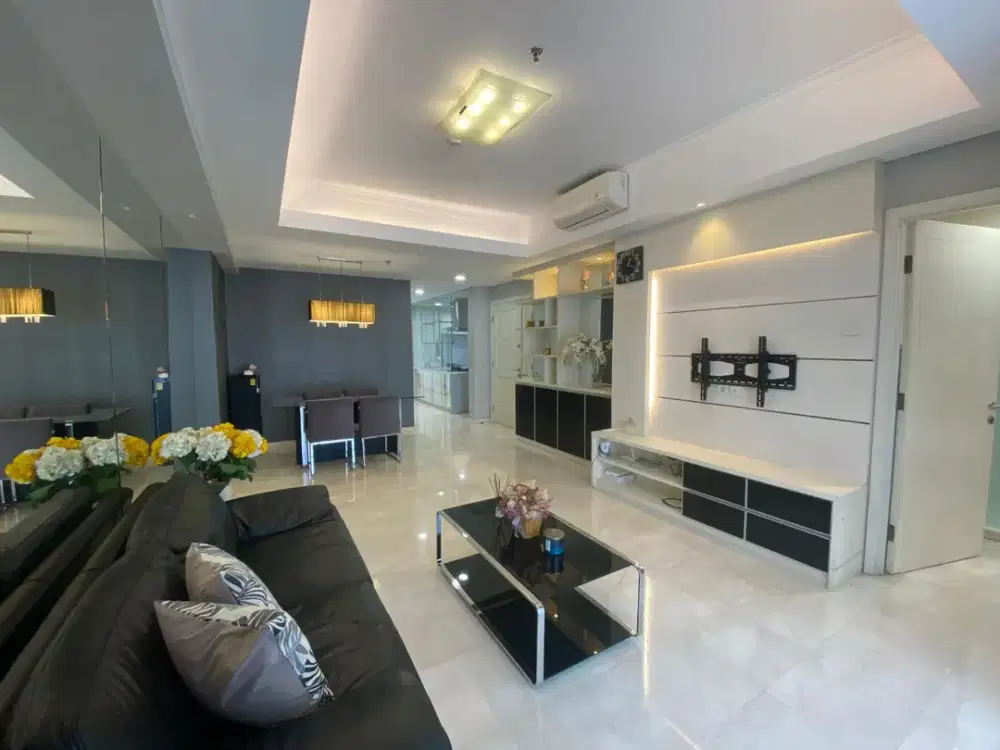 Disewakan Unit Apartemen Royal Mediterania Garden, (3BR), Tower Marigold, Dekat engan Mall Central Park, Best View.