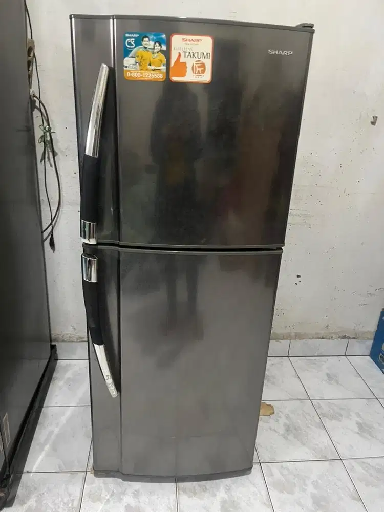 Kulkas sharp 2 pintu